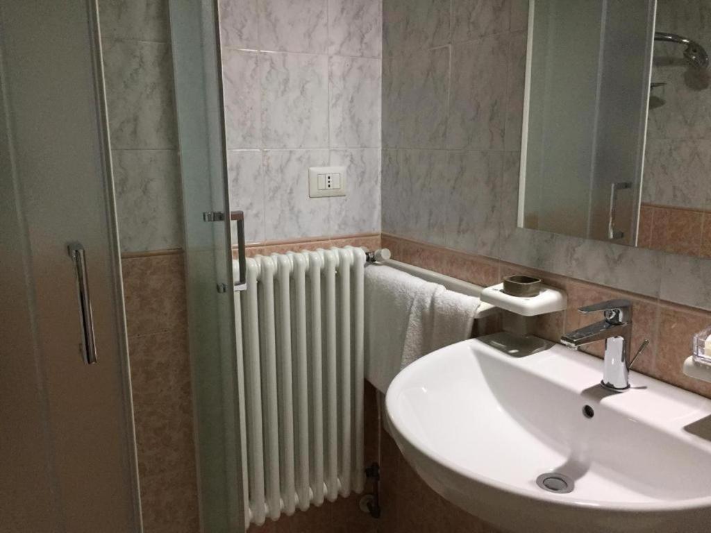 פארמה Camera B&B Hotel מראה חיצוני תמונה